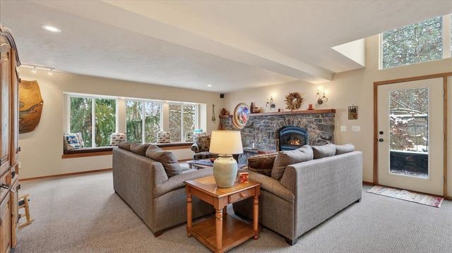 9115 N Mountain View Ln, Spokane, WA 99218