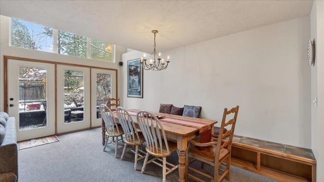 9115 N Mountain View Ln, Spokane, WA 99218