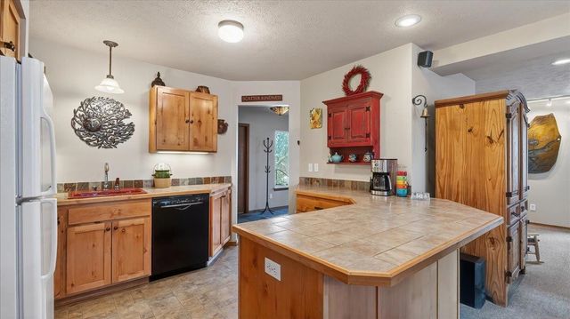 9115 N Mountain View Ln, Spokane, WA 99218