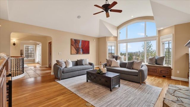 9115 N Mountain View Ln, Spokane, WA 99218