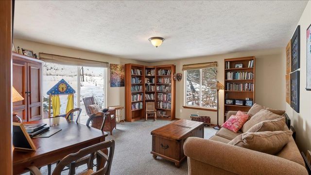 9115 N Mountain View Ln, Spokane, WA 99218