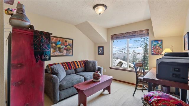 9115 N Mountain View Ln, Spokane, WA 99218