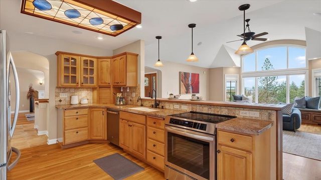 9115 N Mountain View Ln, Spokane, WA 99218