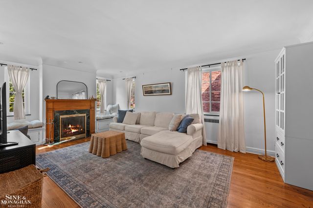 310 Moran Road, Grosse Pointe Farms, MI 48236