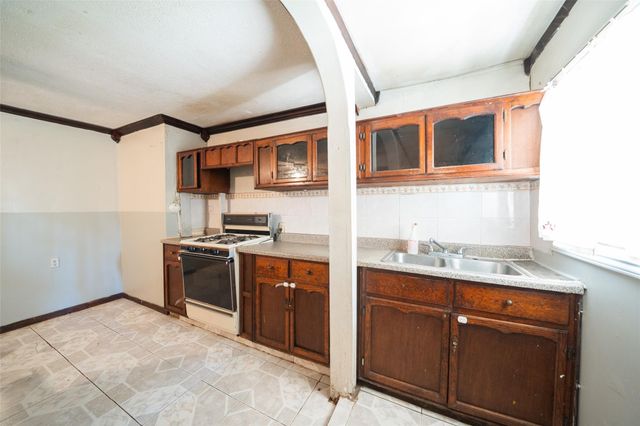 10418 Burman Street, Houston, TX 77029