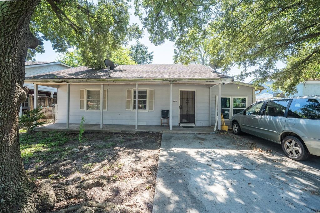 10418 Burman Street, Houston, TX 77029