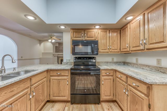 1027 Whittling Wood Drive, Johnson City, TN 37601