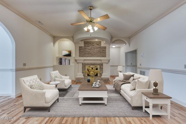 1027 Whittling Wood Drive, Johnson City, TN 37601