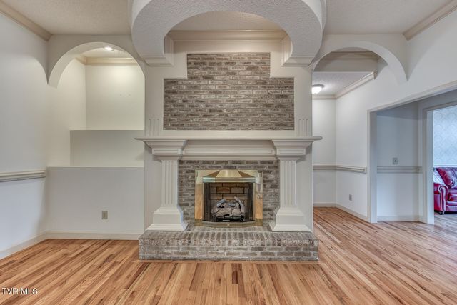 1027 Whittling Wood Drive, Johnson City, TN 37601