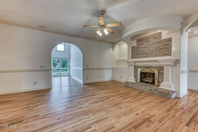 1027 Whittling Wood Drive, Johnson City, TN 37601