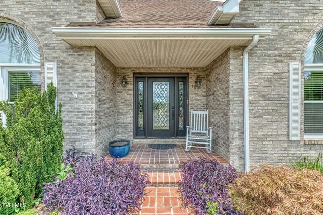 1027 Whittling Wood Drive, Johnson City, TN 37601