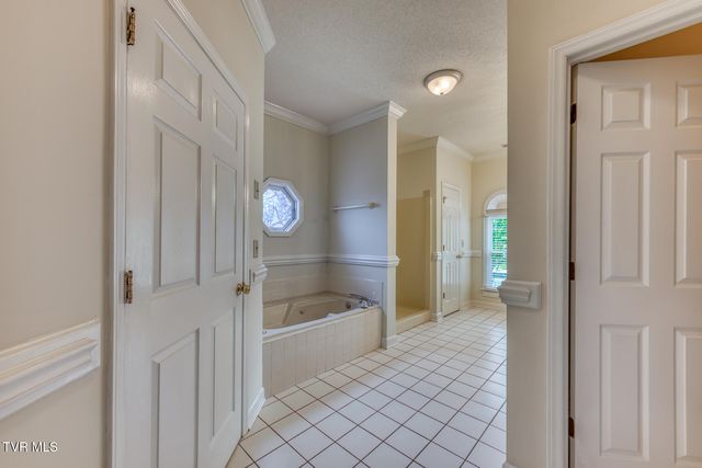 1027 Whittling Wood Drive, Johnson City, TN 37601