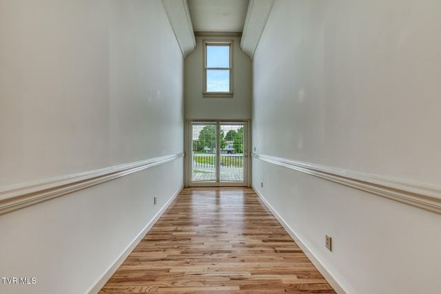 1027 Whittling Wood Drive, Johnson City, TN 37601