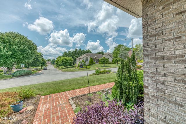 1027 Whittling Wood Drive, Johnson City, TN 37601