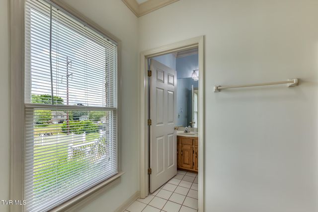1027 Whittling Wood Drive, Johnson City, TN 37601