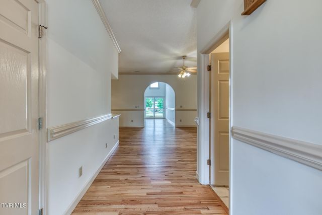 1027 Whittling Wood Drive, Johnson City, TN 37601