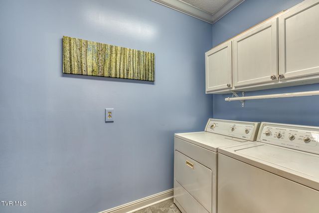 1027 Whittling Wood Drive, Johnson City, TN 37601