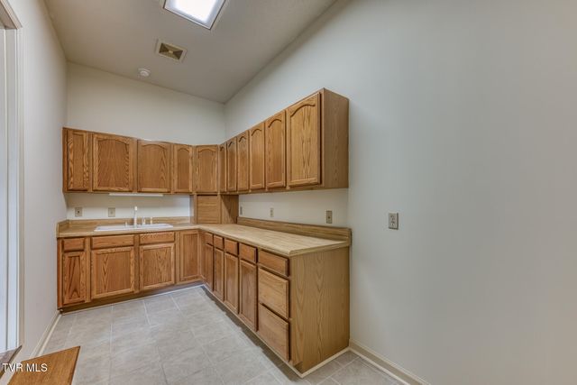 1027 Whittling Wood Drive, Johnson City, TN 37601