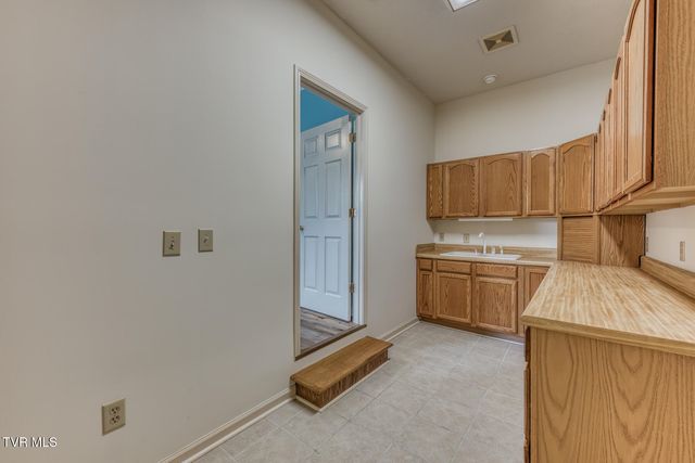 1027 Whittling Wood Drive, Johnson City, TN 37601