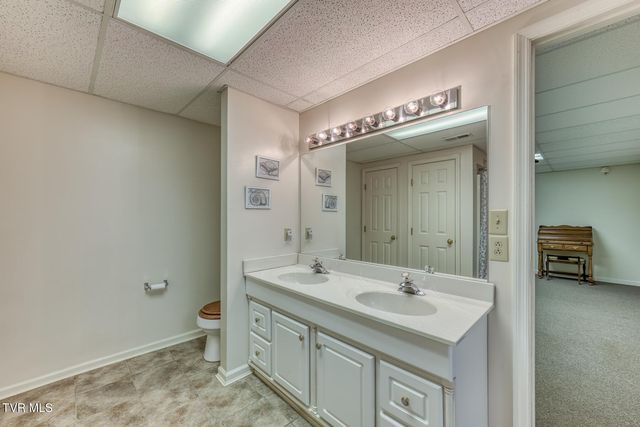 1027 Whittling Wood Drive, Johnson City, TN 37601