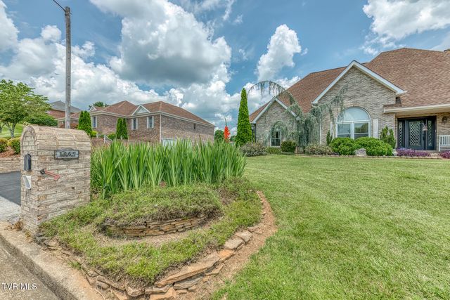 1027 Whittling Wood Drive, Johnson City, TN 37601