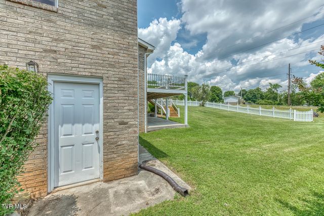 1027 Whittling Wood Drive, Johnson City, TN 37601