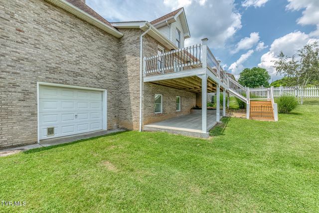 1027 Whittling Wood Drive, Johnson City, TN 37601