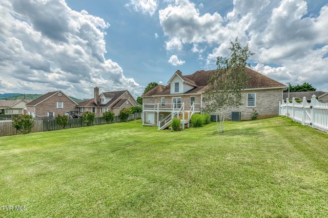 1027 Whittling Wood Drive, Johnson City, TN 37601
