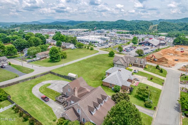 1027 Whittling Wood Drive, Johnson City, TN 37601