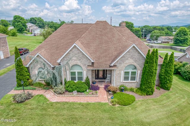 1027 Whittling Wood Drive, Johnson City, TN 37601