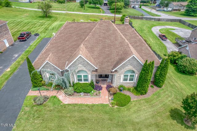 1027 Whittling Wood Drive, Johnson City, TN 37601
