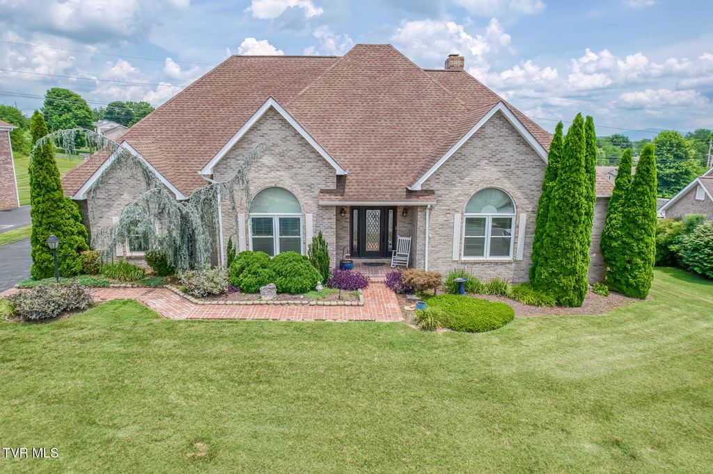 1027 Whittling Wood Drive, Johnson City, TN 37601