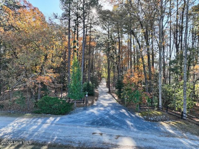 177 Cross Country Lane, Southern Pines, NC 28387