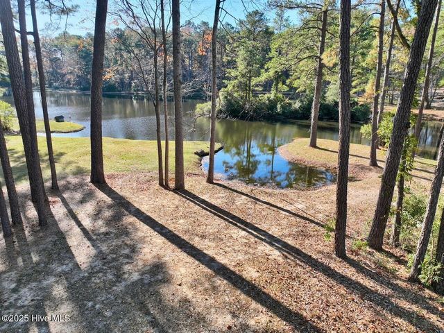 177 Cross Country Lane, Southern Pines, NC 28387