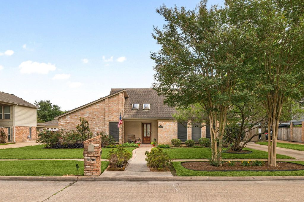 16513 Cornwall Street, Jersey Village, TX 77040