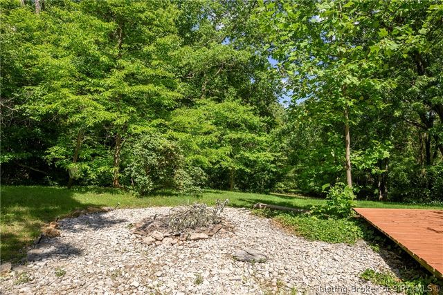 6760 Pioneer Trail NE, Georgetown, IN 47122