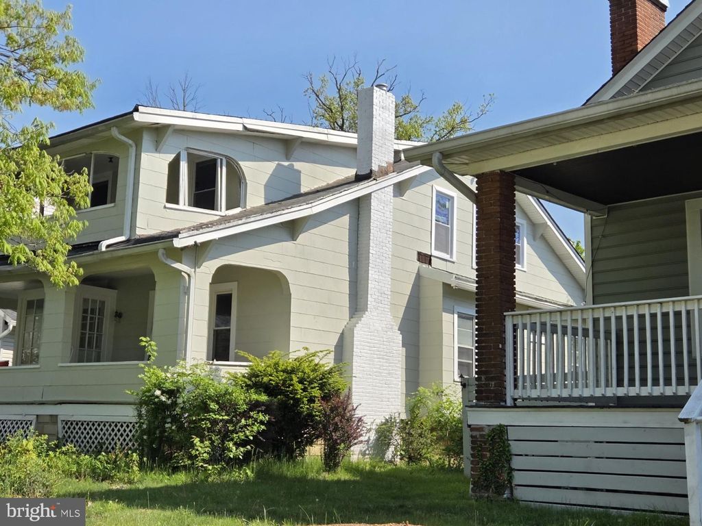 Image 2 of property listing at 2903 MOUNT HOLLY ST, Baltimore, MD 21216