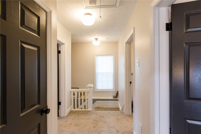 121 Academy Ave, Mt Lebanon, PA 15228
