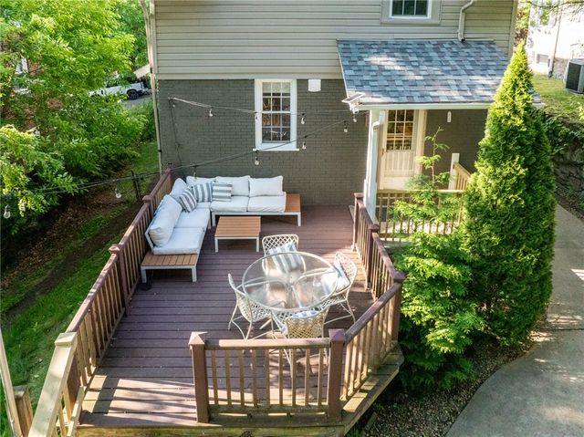 121 Academy Ave, Mt Lebanon, PA 15228