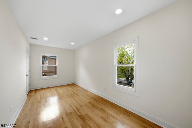 1 Foster St, Clifton City, NJ 07011