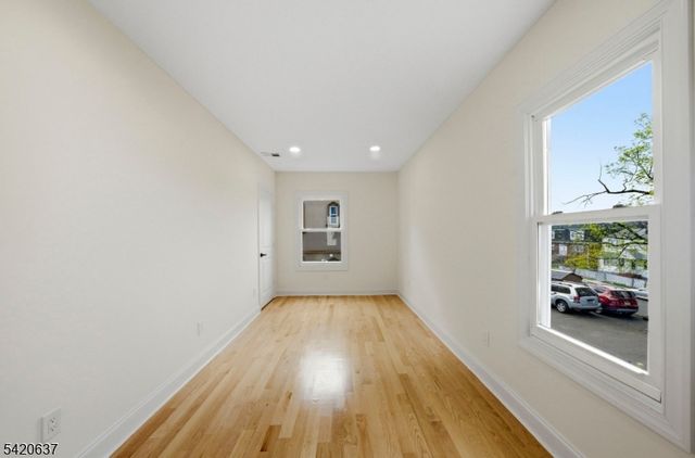1 Foster St, Clifton City, NJ 07011