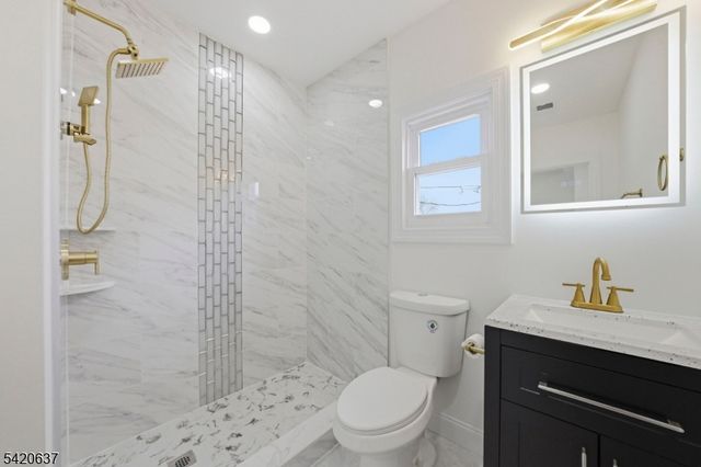 1 Foster St, Clifton City, NJ 07011