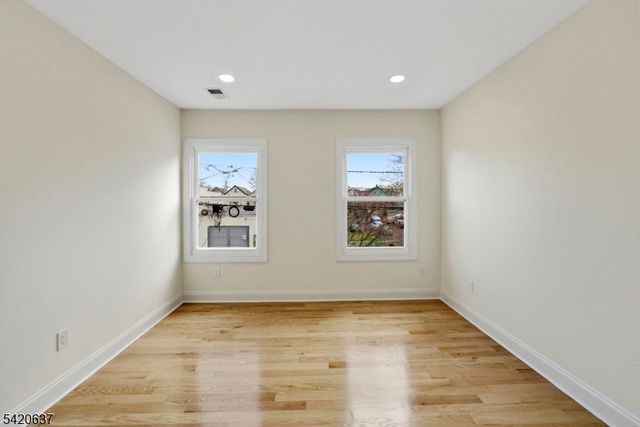 1 Foster St, Clifton City, NJ 07011