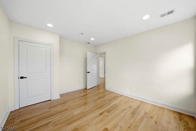 1 Foster St, Clifton City, NJ 07011