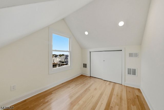 1 Foster St, Clifton City, NJ 07011