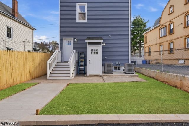 1 Foster St, Clifton City, NJ 07011