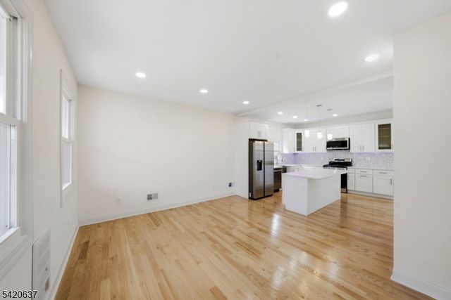 1 Foster St, Clifton City, NJ 07011
