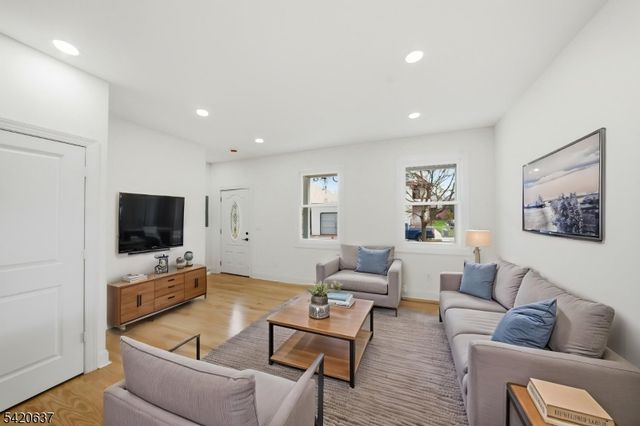1 Foster St, Clifton City, NJ 07011