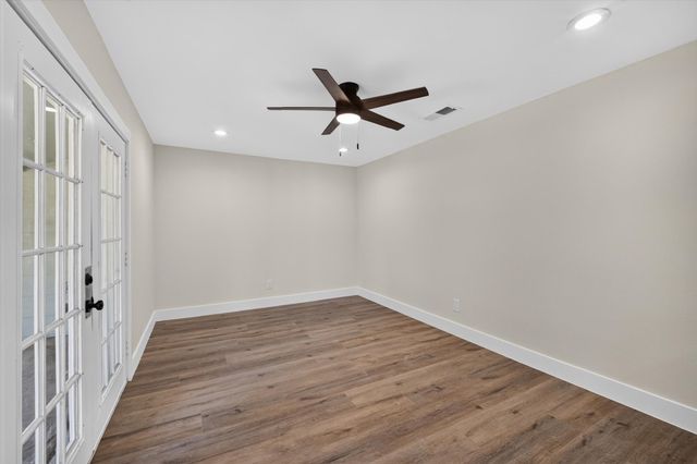 913 Russell Lane, Bedford, TX 76022