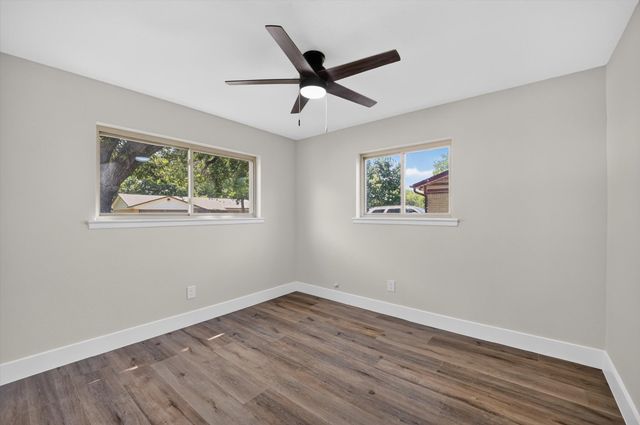 913 Russell Lane, Bedford, TX 76022
